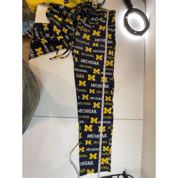 Michigan pajama pants size large bundle with reversible bag university of Michig - Picture 6 of 13